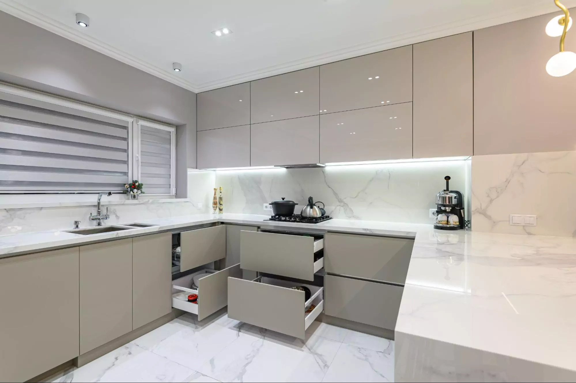 5 Ide Finishing Kitchen Set Kayu untuk Tampilan Minimalis Modern