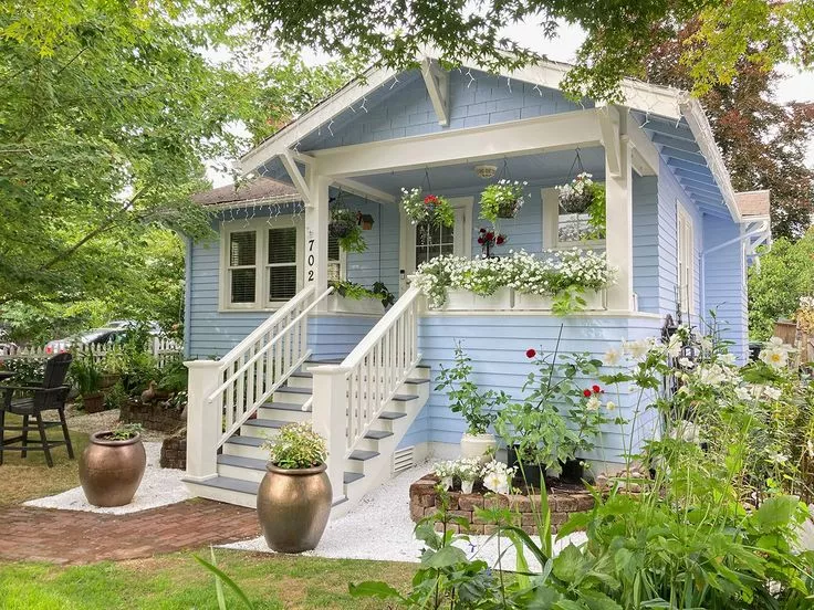 Rumah Kayu Warna Biru